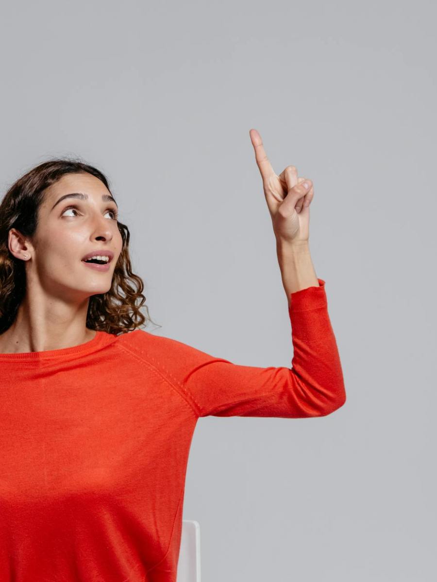 Executive Body Language Mistakes That Undermine Women Leaders: 7 Critical Errors to&nbsp;Avoid